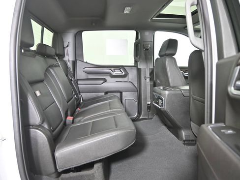 Used 2022 GMC Sierra 1500 SLT w/ SLT Convenience Package AWD/4WD image 17