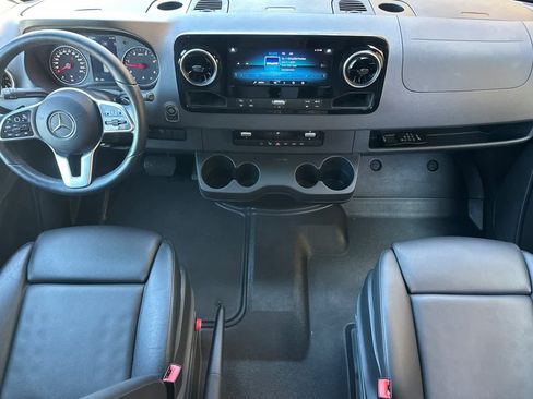 Used 2022 Mercedes-Benz Sprinter 2500 image 10