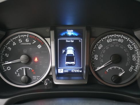 Used 2021 Toyota Tacoma TRD Off-Road w/ TRD Premium Off Road Package AWD/4WD image 19
