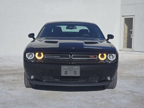 Used 2017 Dodge Challenger R/T image 2