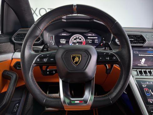 Used 2021 Lamborghini Urus AWD/4WD image 19
