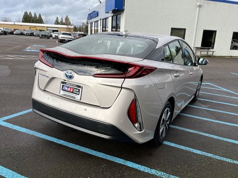 Used 2019 Toyota Prius Prime Plus image 5