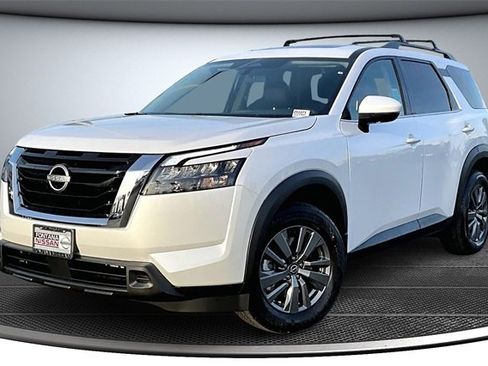 New 2025 Nissan Pathfinder SV image 2