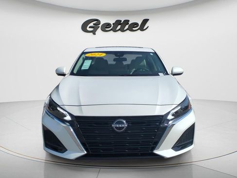 Used 2024 Nissan Altima 2.5 SL FWD image 2