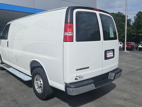 Used 2025 Chevrolet Express 2500 w/ Driver Convenience Package RWD image 6