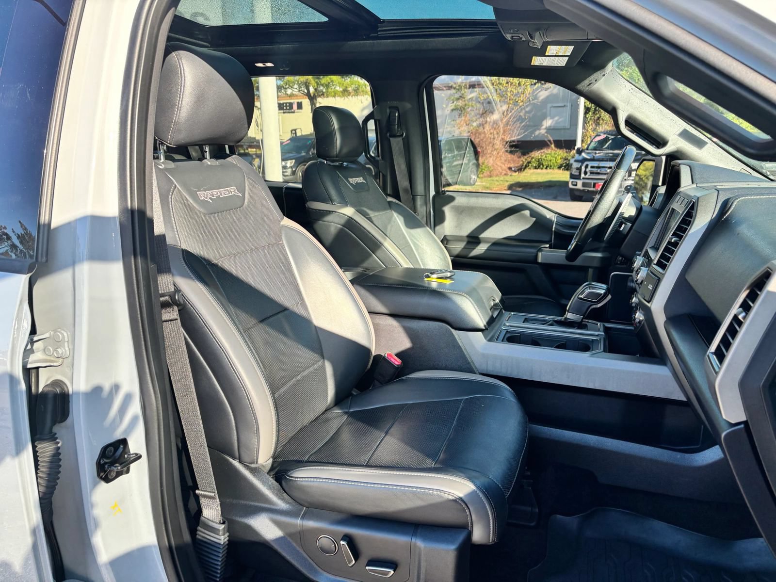 Used 2017 Ford F150 Raptor w/ Equipment Group 802A Luxury AWD/4WD image 21