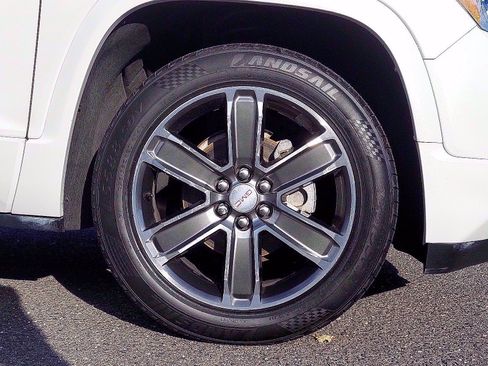 Used 2017 GMC Acadia Denali w/ Technology Package AWD/4WD image 8