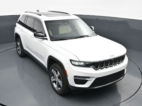 Used 2023 Jeep Grand Cherokee 4WD 4xe w/ Luxury Tech Group II image 10