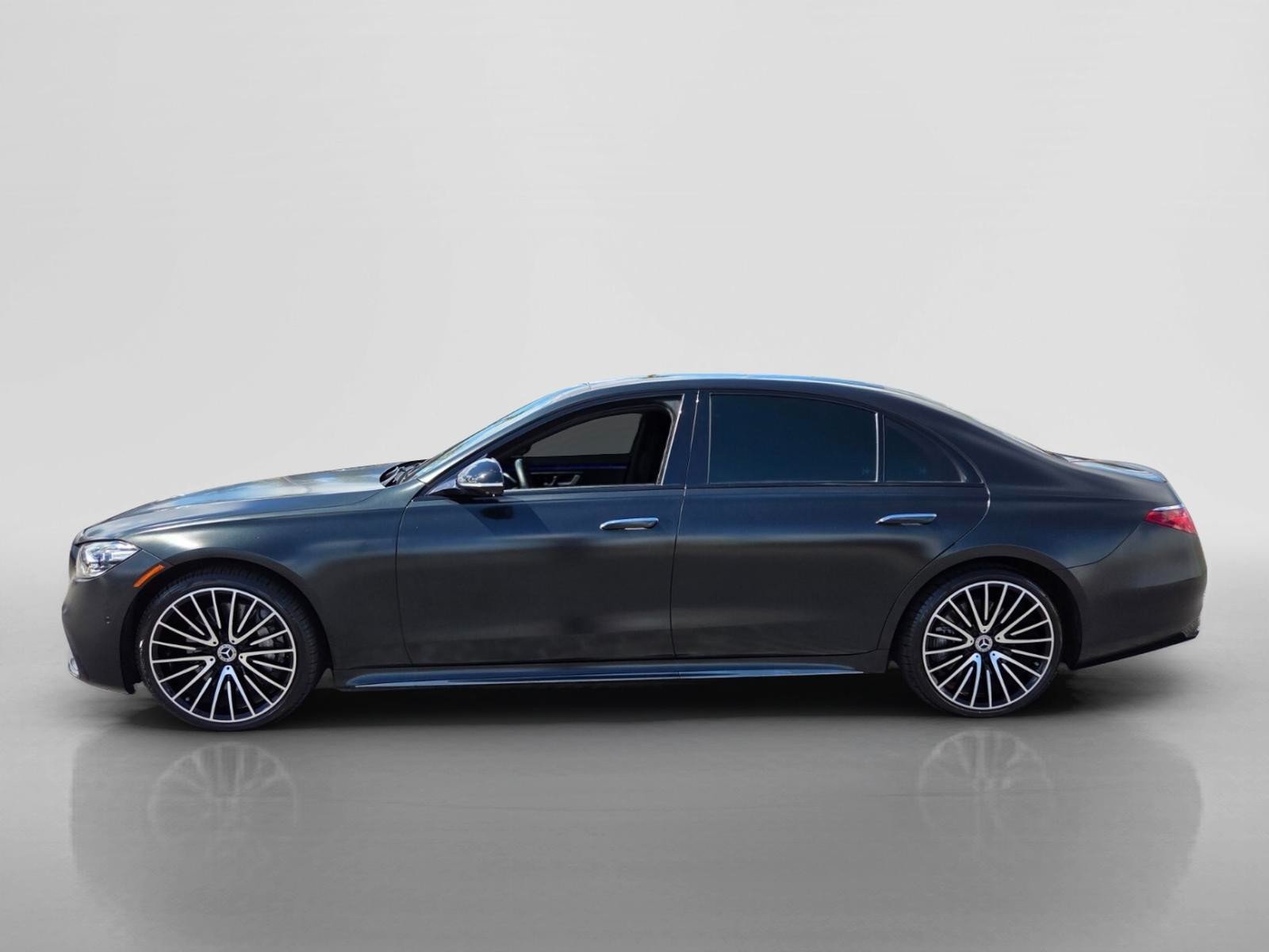 Used 2023 Mercedes-Benz S 500 4MATIC image 2