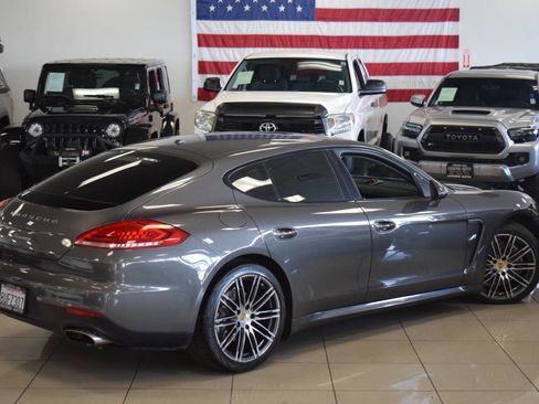 Used 2016 Porsche Panamera image 30