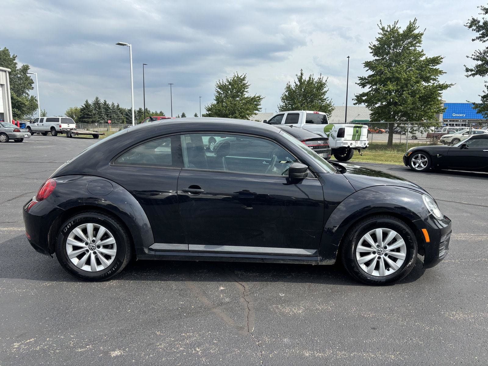 Used 2017 Volkswagen Beetle 1.8T S FWD image 5