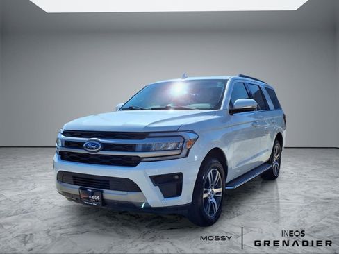 Used 2022 Ford Expedition XLT RWD image 4