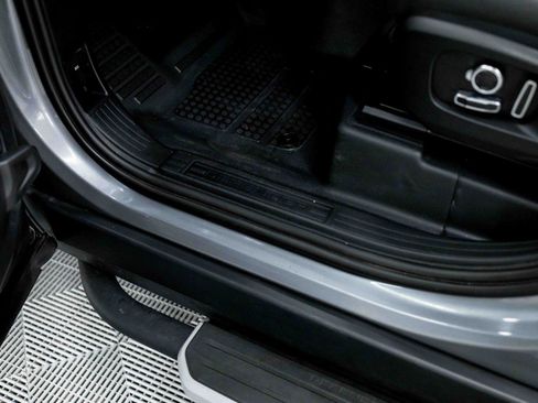 Used 2023 Land Rover Defender 130 SE image 41