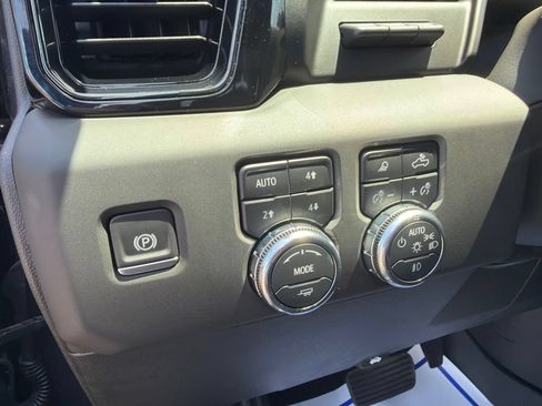 Used 2025 GMC Sierra 1500 AT4 w/ AT4 Premium Package AWD/4WD image 23