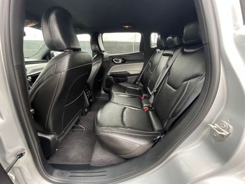 Used 2025 Jeep Compass Limited image 29