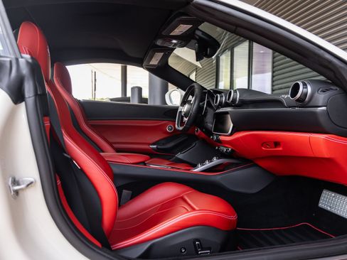 Used 2020 Ferrari Portofino RWD image 48