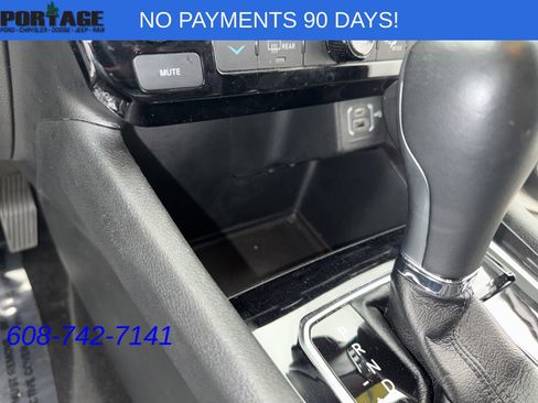 Used 2024 Jeep Compass Latitude AWD/4WD image 17