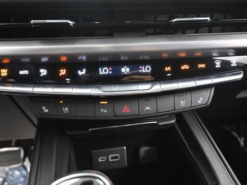 Used 2024 Cadillac XT4 Sport image 13