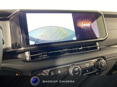 Used 2025 Jeep Wrangler Unlimited Rubicon 4xe w/ Convenience Group image 4