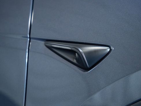 Used 2024 Tesla Model Y Long Range image 11