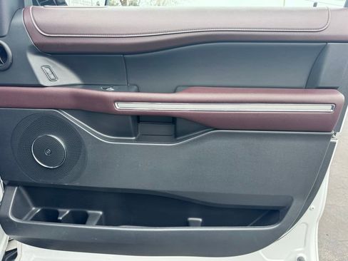 Used 2023 Ford Expedition Limited image 31