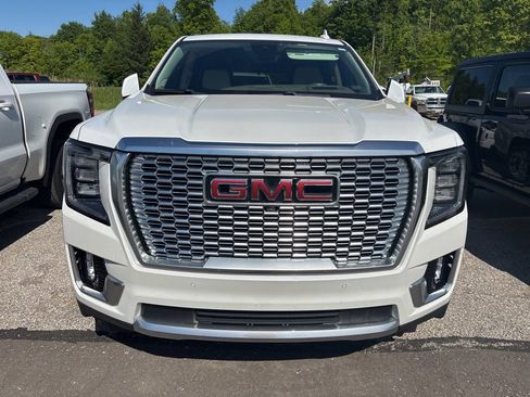 Used 2023 GMC Yukon XL Denali w/ Advanced Technology Package AWD/4WD image 3