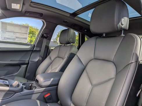 New 2026 Porsche Macan image 5