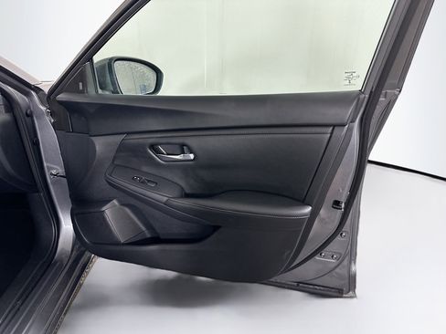 Used 2024 Nissan Sentra SV FWD image 29
