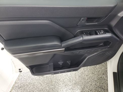 Used 2025 Toyota 4Runner SR5 RWD image 18
