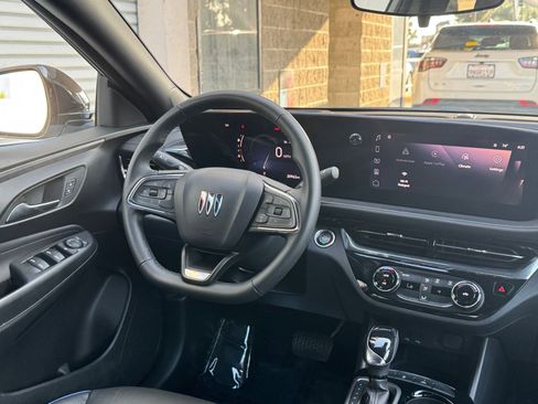 Used 2025 Buick Envista Sport Touring image 33