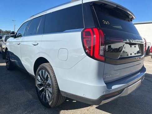 Used 2025 Ford Expedition Platinum w/ Driver's Package image 4