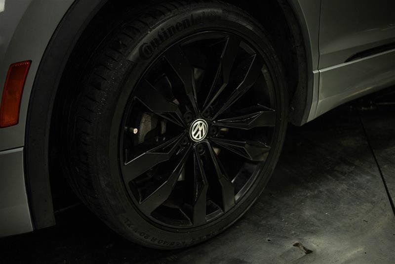 Used 2021 Volkswagen Tiguan SE R-Line FWD image 3