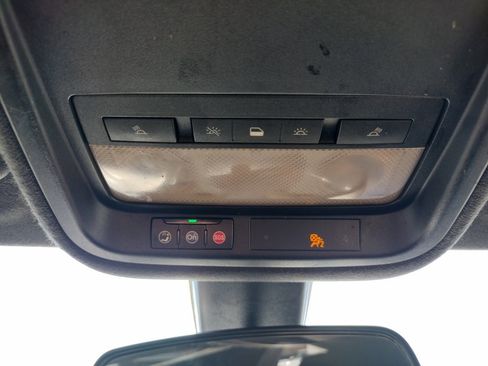 Used 2019 Chevrolet Cruze Premier image 28