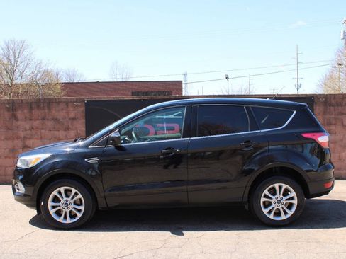 Used 2017 Ford Escape SE AWD/4WD image 2