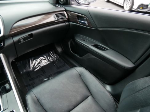 Used 2017 Honda Accord EX-L image 11