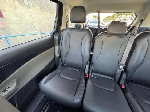 Used 2026 Kia Carnival FWD image 37