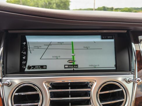 Used 2018 Rolls-Royce Dawn RWD image 48