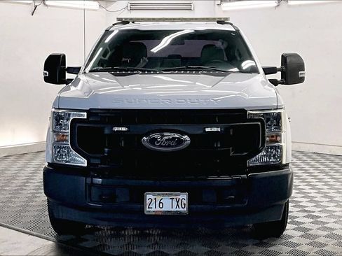Used 2021 Ford F250 XL w/ Power Equipment Group RWD image 2