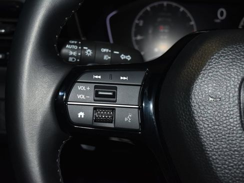 Used 2025 Honda Pilot EX-L image 9