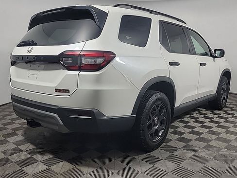 Certified 2025 Honda Pilot TrailSport image 3