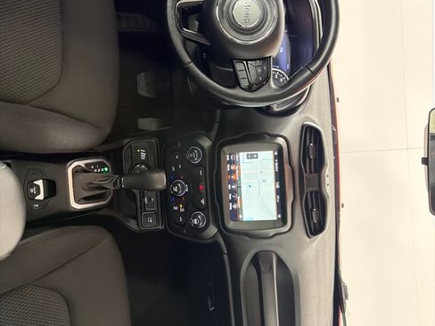 Used 2018 Jeep Renegade Altitude w/ UConnect 8.4 Nav Group AWD/4WD image 26