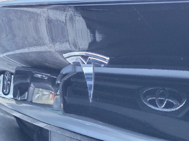Used 2024 Tesla Model Y Long Range AWD/4WD image 5