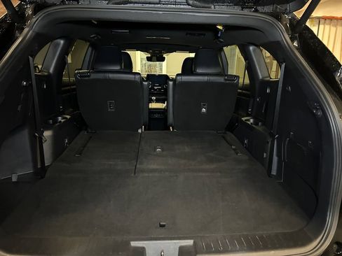 Used 2025 Toyota Highlander XSE AWD/4WD image 21