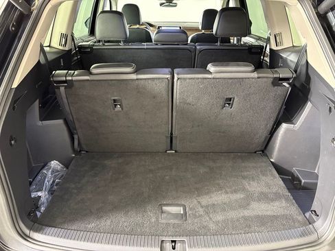 Used 2025 Volkswagen Atlas SE FWD image 37