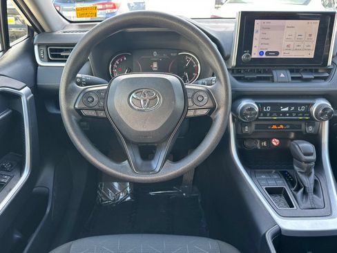 Used 2025 Toyota RAV4 XLE FWD image 18