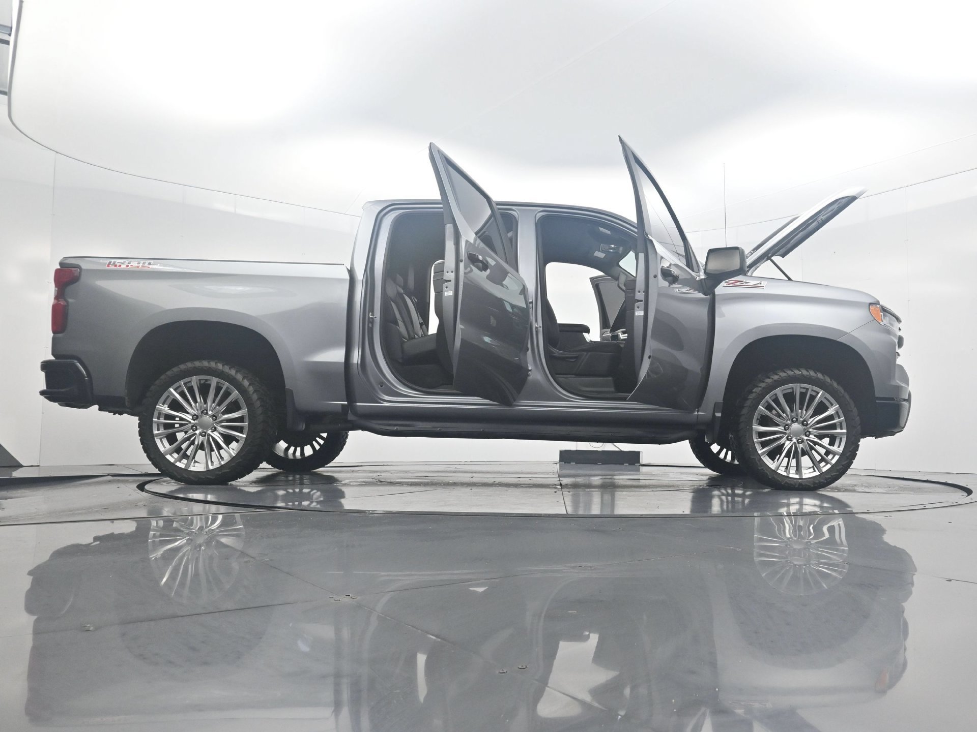 Used 2025 Chevrolet Silverado 1500 LT Trail Boss w/ Convenience Package II AWD/4WD image 42