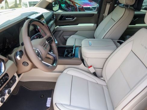 Used 2026 GMC Yukon XL Denali w/ Denali Reserve Package AWD/4WD image 9