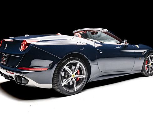 Used 2016 Ferrari California T RWD image 27