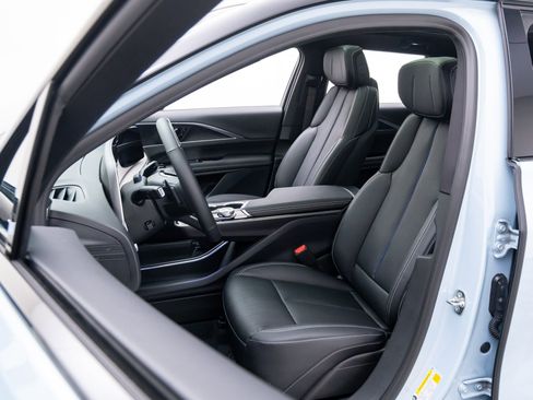 New 2026 Cadillac Lyriq Sport image 16