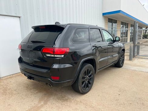 Used 2020 Jeep Grand Cherokee Altitude RWD image 5